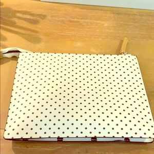 ⭐️B1G1FREE⭐️ Black and white make up bag!!